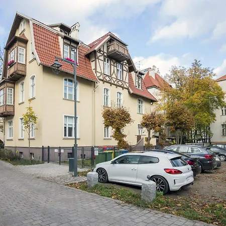 Stylish Parkowa In By Renters Апартаменти