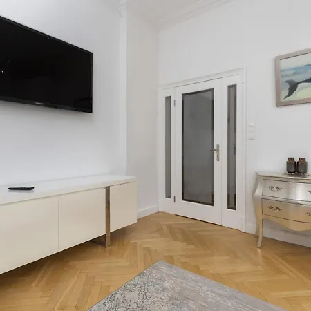 Stylish Parkowa In By Renters Апартаменти