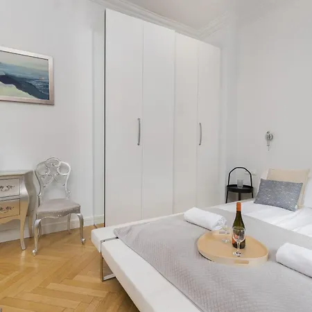 Apartment Stylish Parkowa In By Renters Sopot