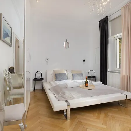 Stylish Parkowa In By Renters *